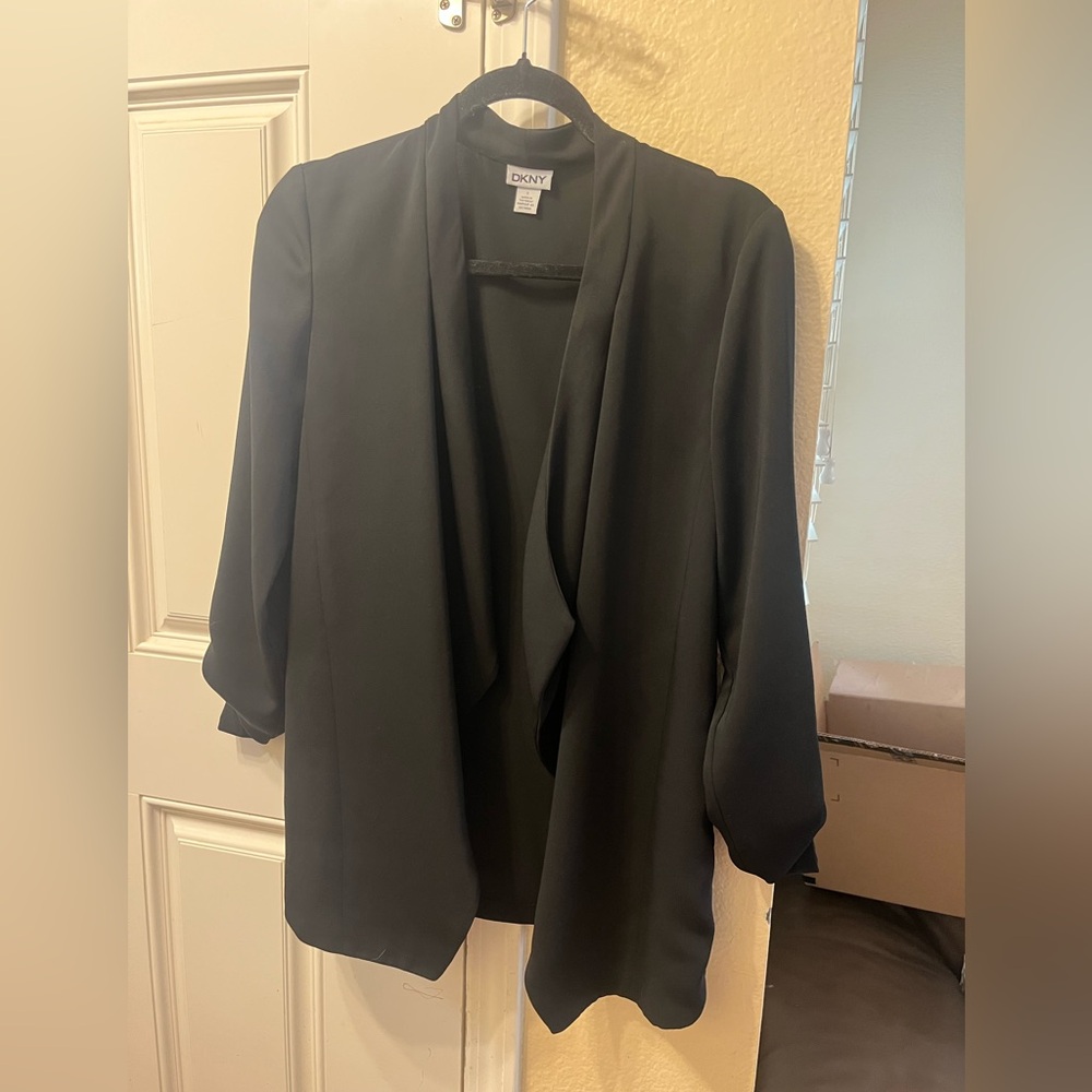 DKNY Women's Elegant Black Blazer EUC/Small/ PTP 19/Like New